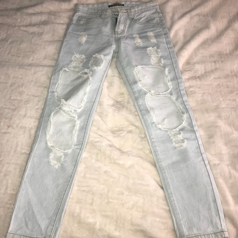 Light washed ripped jeans